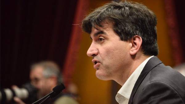 El diputado de ERC, Sergi Sabrià, durante el pleno de investidura de Quim Torra. El diputado de ERC, Sergi Sabrià, durante el pleno de investidura de Quim Torra.