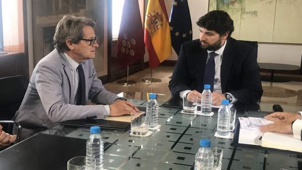 López Miras, en el encuentro con l decano de los Aparejadores López Miras, en el encuentro con l decano de los Aparejadores