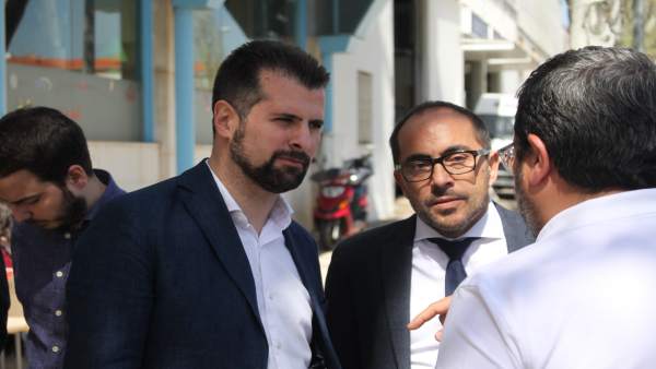 Luis Tudanca (I) junto a Luis Rey (D) 26-4-2018 Luis Tudanca (I) junto a Luis Rey (D) 26-4-2018