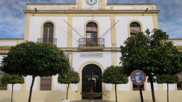 Fachada Del Ayuntamiento De Posadas Fachada Del Ayuntamiento De Posadas