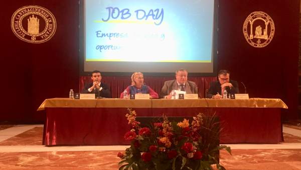 Bernabé, segundo por la derecha, en el 'Job Day 2018' Bernabé, segundo por la derecha, en el 'Job Day 2018'
