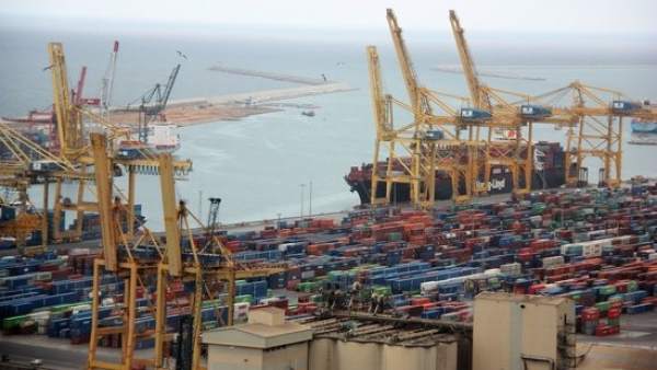 Contenedores en el Puerto de Barcelona. Contenedores en el Puerto de Barcelona.