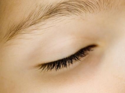 ¿Te levantas siempre con ojeras?: posibles causas (y cómo evitarlas)
