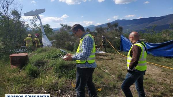 Los Mossos investigan el accidente del ultraligero en La Seu d'Urgell (Lleida) Los Mossos investigan el accidente del ultraligero en La Seu d'Urgell (Lleida)