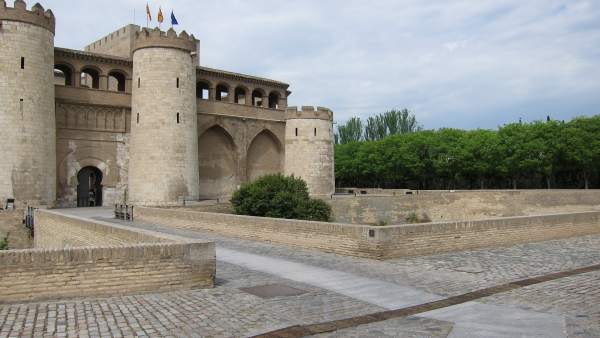 Palacio De La Aljafería, Sede De Las Cortes De Aragón Palacio De La Aljafería, Sede De Las Cortes De Aragón