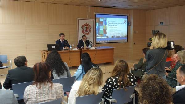 Decano del Colegio de abogados de málaga Lara congreso derecho turístico Decano del Colegio de abogados de málaga Lara congreso derecho turístico
