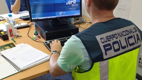 Agente de la Policía Nacional Agente de la Policía Nacional