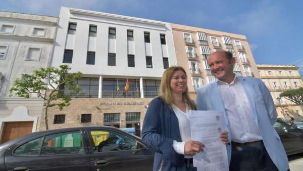 Los populares Teresa Ruiz-Sillero y Juancho Oirtiz Los populares Teresa Ruiz-Sillero y Juancho Oirtiz
