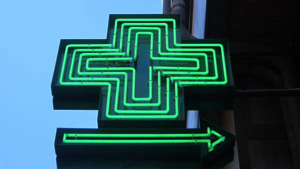 Señal informativa de una farmacia Señal informativa de una farmacia