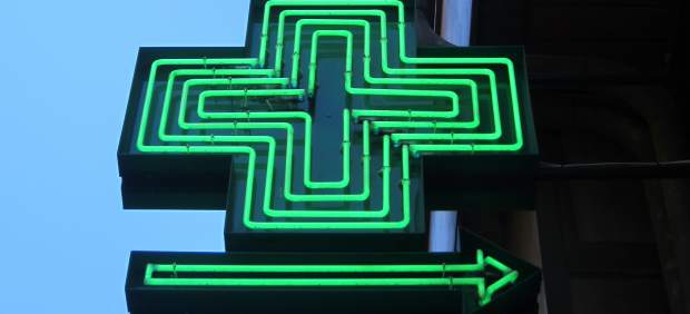 Señal informativa de una farmacia