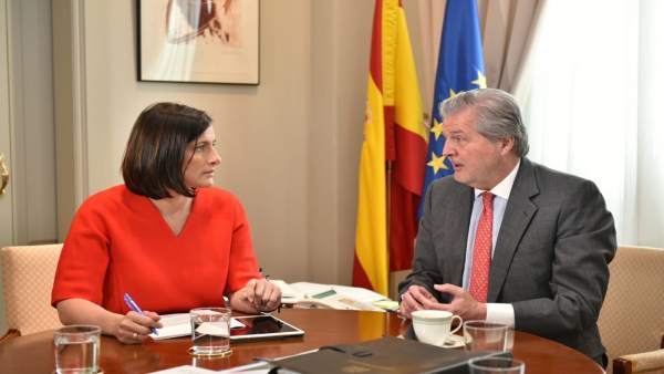 La alcaldesa de Santander se reúne con el ministro de Cultura La alcaldesa de Santander se reúne con el ministro de Cultura