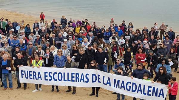 Protesta de la plataforma 'Salvar la Magdalena' contra los diques Protesta de la plataforma 'Salvar la Magdalena' contra los diques