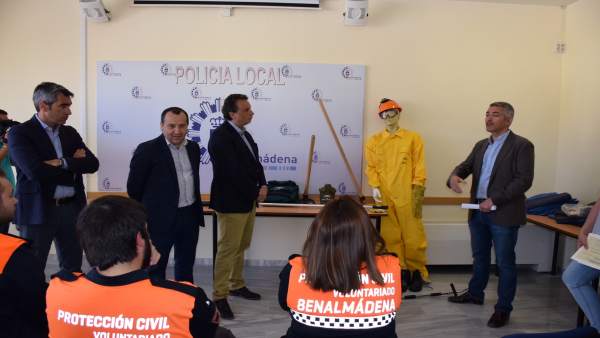 Protección civil equipos de emergencia contra incendios forestales voluntarios Protección civil equipos de emergencia contra incendios forestales voluntarios