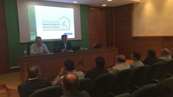 Reunión sobre las ayudas para accesibilidad en viviendas. Reunión sobre las ayudas para accesibilidad en viviendas.