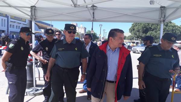 Sanz con la Guardia Civil en Bajo de Guía Sanz con la Guardia Civil en Bajo de Guía