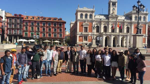 Actores y equipo de rodaje de la película india 'Devil in Palace'. 16-5-2018 Actores y equipo de rodaje de la película india 'Devil in Palace'. 16-5-2018