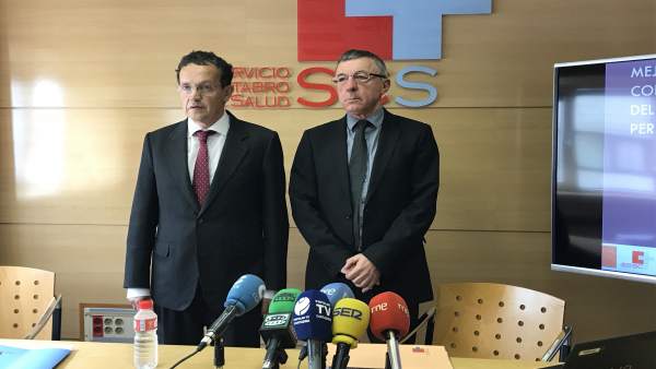 El gerente del SCS y el subdirector de Gestión Económica en rueda de prensa El gerente del SCS y el subdirector de Gestión Económica en rueda de prensa