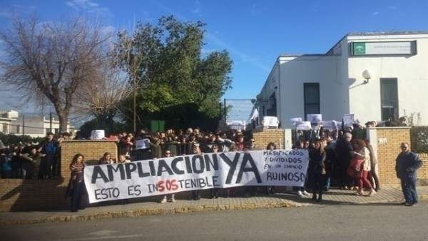 Protesta de la AMPA del IES Las Encinas Protesta de la AMPA del IES Las Encinas