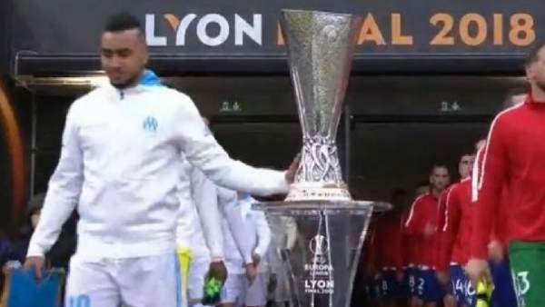 Dimitri Payet toca la copa Dimitri Payet toca la copa