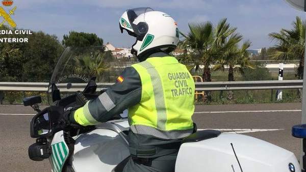 Agente de la Guardia Civil de Tráfico. Agente de la Guardia Civil de Tráfico.