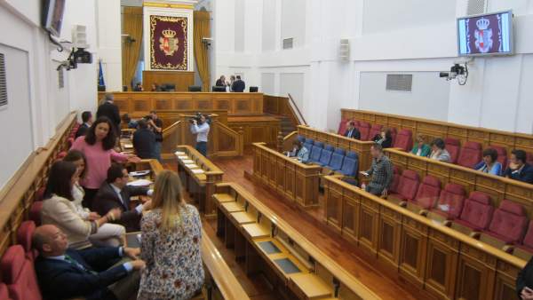 Pleno de las Cortes suspendido Pleno de las Cortes suspendido