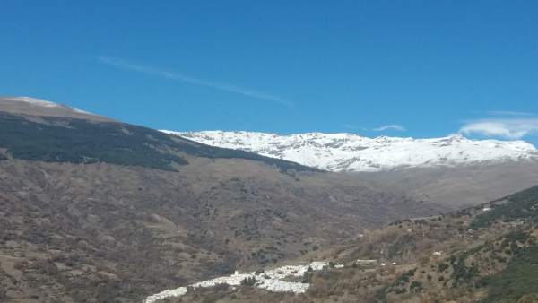 Imagen de la Alpujarra de Granada, con Bubión y Capileira bajo el Veleta Imagen de la Alpujarra de Granada, con Bubión y Capileira bajo el Veleta