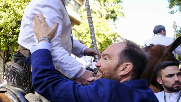 José Fernández despide a la Hermandad del Rocío de Huelva. José Fernández despide a la Hermandad del Rocío de Huelva.