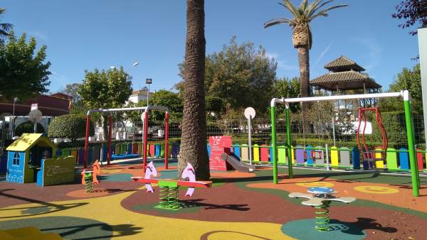 Un parque en el centro de la ciudad. Un parque en el centro de la ciudad.