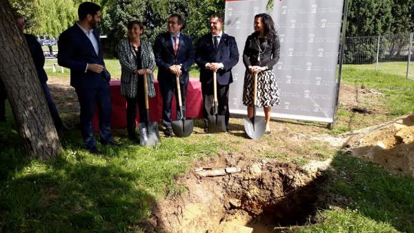 PRIMERA PIEDRA DE LA INCUBADORA DE ALTA TECNOLOGÍA 'EQUILIBRIA' PRIMERA PIEDRA DE LA INCUBADORA DE ALTA TECNOLOGÍA 'EQUILIBRIA'