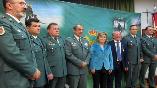 Salgueiro posa junto con Trebolle y miembros de la Benemérita. Salgueiro posa junto con Trebolle y miembros de la Benemérita.