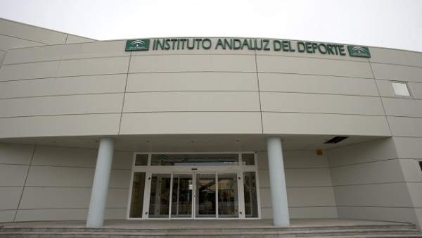 Fachada instituto andaluz del deporte IAD Málaga Carranque jornada formación Fachada instituto andaluz del deporte IAD Málaga Carranque jornada formación