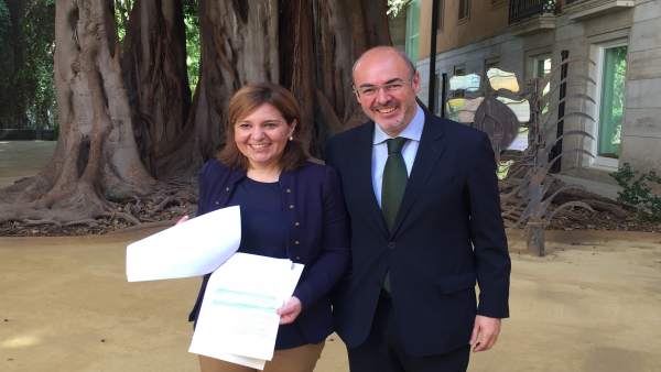 Isabel Bonig y Eusebio Monzó con la enmienda a los PGE Isabel Bonig y Eusebio Monzó con la enmienda a los PGE