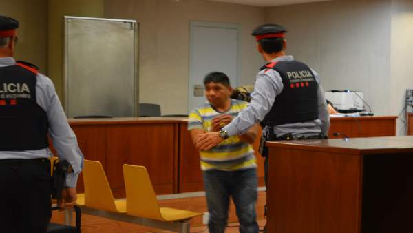 El acusado de abusar de dos hijas en Lleida, en el juicio El acusado de abusar de dos hijas en Lleida, en el juicio