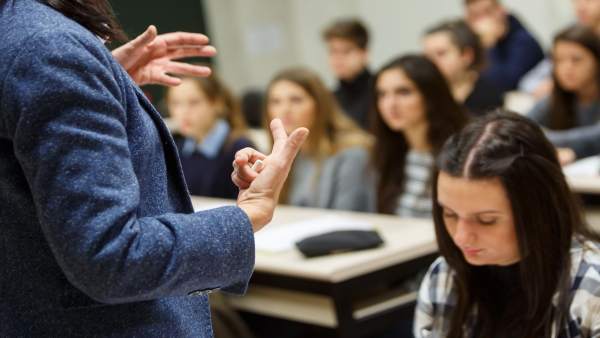 Estudiantes en la UPNA. Estudiantes en la UPNA.