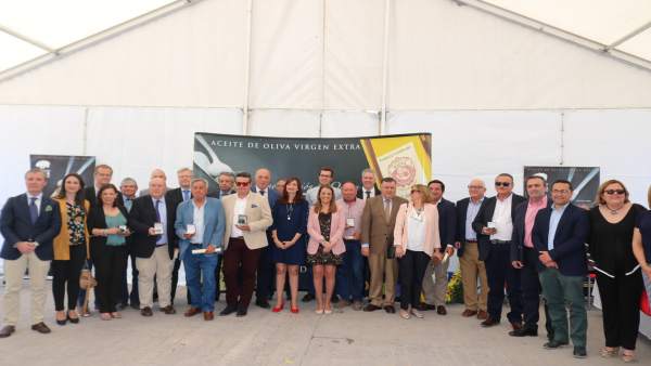 Autoridades y premiados en los XXV Premios a la Calidad del Aceite de DO Baena Autoridades y premiados en los XXV Premios a la Calidad del Aceite de DO Baena
