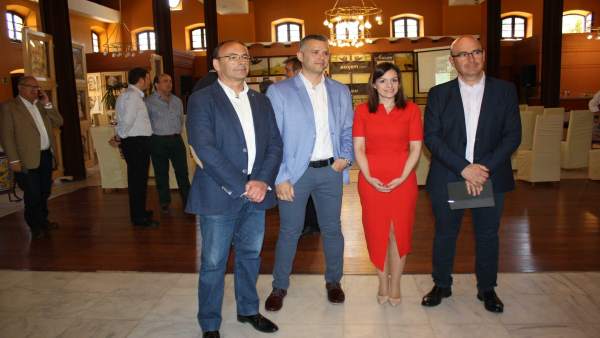 Autoridades en la inauguración de la jornada Autoridades en la inauguración de la jornada