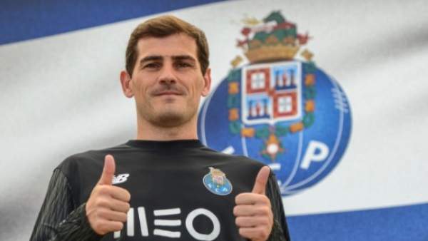 Iker Casillas, con la camiseta del Oporto. Iker Casillas, con la camiseta del Oporto.