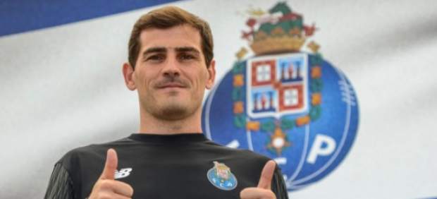 Iker Casillas, con la camiseta del Oporto. 