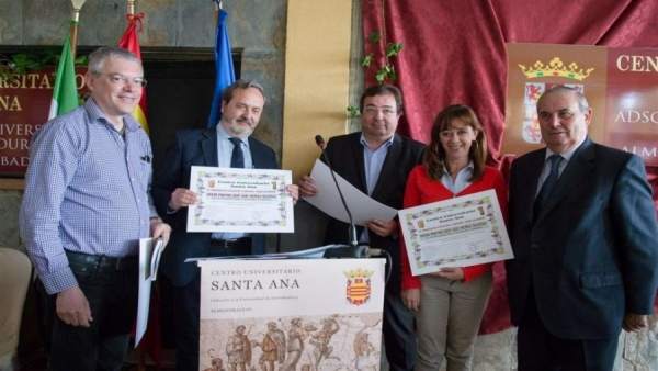 Responsables del grupo 'Vitenol' reciben el premio 'José Luis Mesías Iglesias' Responsables del grupo 'Vitenol' reciben el premio 'José Luis Mesías Iglesias'