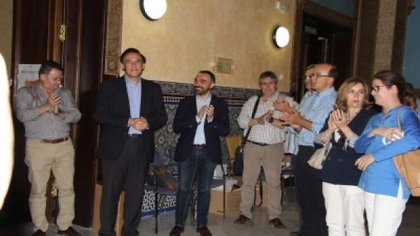 Gómez Villamandos entra a la Sala Mudéjar tras conocerse los resultados Gómez Villamandos entra a la Sala Mudéjar tras conocerse los resultados