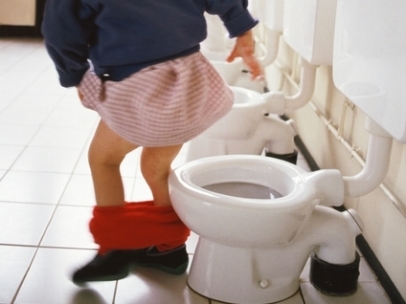 Niño en el baño