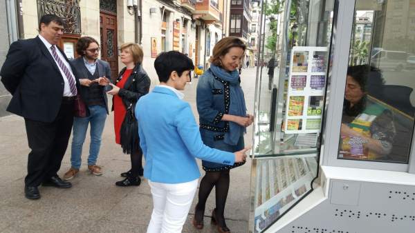 Nuevo quiosco de la OnCE visitado por Gamarra Nuevo quiosco de la OnCE visitado por Gamarra