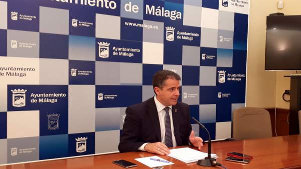 Carlos Conde en rueda de prensa Carlos Conde en rueda de prensa