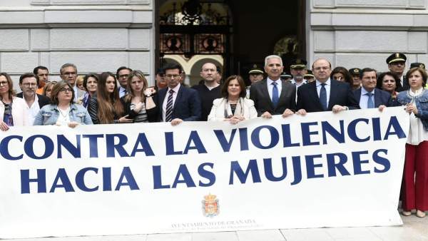 Concentración por la muerte de la joven María del Mar en Las Gabias Concentración por la muerte de la joven María del Mar en Las Gabias
