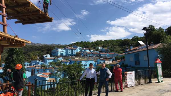 Elias bendodo francisco lozano aldea azul júzcar ex pueblo pitufo aventuras Elias bendodo francisco lozano aldea azul júzcar ex pueblo pitufo aventuras