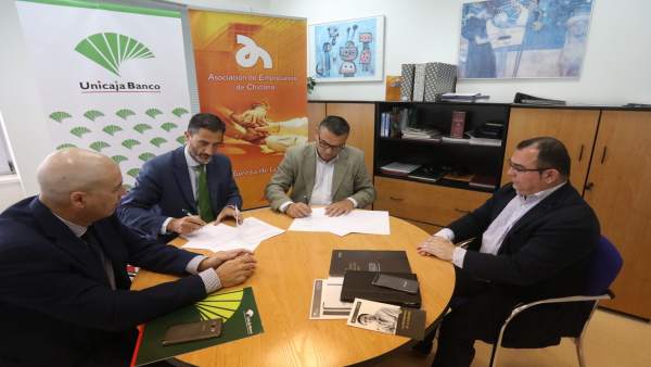 Firma de convenio entre Unicaja y Asociación de Empresarios de Chiclana Firma de convenio entre Unicaja y Asociación de Empresarios de Chiclana