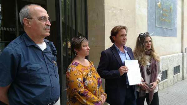 El dr. Antonio Salvá y Jorge Campos tras presentar una denuncia contra Valtonyc El dr. Antonio Salvá y Jorge Campos tras presentar una denuncia contra Valtonyc