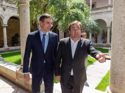 El presidente de Extremadura, Guillermo Fernández-Vara, y el secretario general del PSOE, Pedro Sánchez.