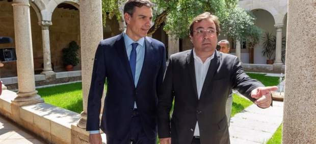 El presidente de Extremadura, Guillermo Fernández-Vara, y el secretario general del PSOE, Pedro Sánchez.