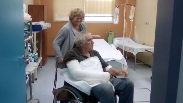La víctima de la agresión tras la atención médica La víctima de la agresión tras la atención médica